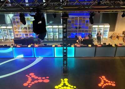 21 Meter Theke in einer Halle 2019 fotografiert. Kurz vor der Veranstaltung.